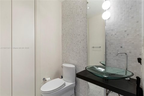 Copropriété à louer à Miami, Floride: 2 chambres, 139.35 m2 № 1874955 - photo 8