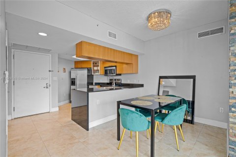 Condominio en venta en Miami, Florida, 2 dormitorios, 97.36 m2 № 1933780 - foto 5