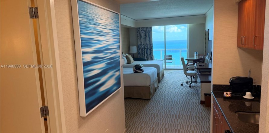 Студия в кондо в Санни-Айлс-Бич, Флорида № 1997312