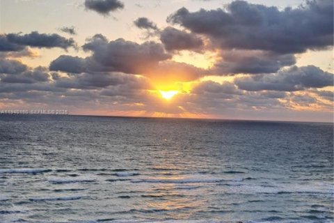 Condominio en venta en Hollywood, Florida, 2 dormitorios, 116.96 m2 № 2000391 - foto 25