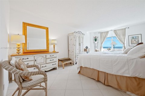 Condominio en venta en Hollywood, Florida, 2 dormitorios, 116.96 m2 № 2000391 - foto 15