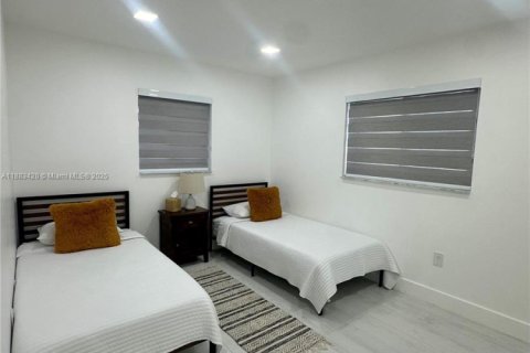 House in Miami, Florida 4 bedrooms, 203.73 sq.m. № 1943670 - photo 19