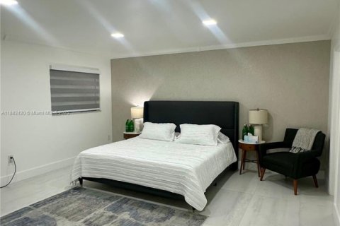 House in Miami, Florida 4 bedrooms, 203.73 sq.m. № 1943670 - photo 26