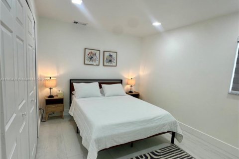 House in Miami, Florida 4 bedrooms, 203.73 sq.m. № 1943670 - photo 29