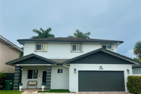 House in Miami, Florida 4 bedrooms, 203.73 sq.m. № 1943670 - photo 1