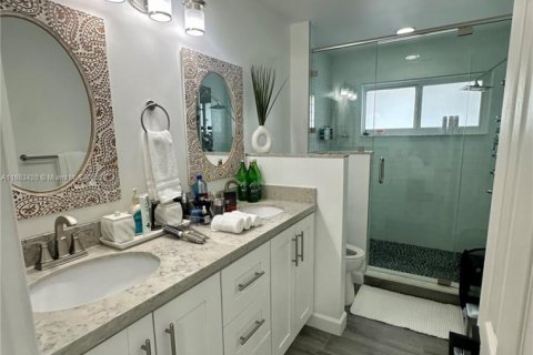 House in Miami, Florida 4 bedrooms, 203.73 sq.m. № 1943670 - photo 27