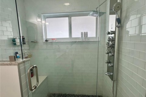 House in Miami, Florida 4 bedrooms, 203.73 sq.m. № 1943670 - photo 28