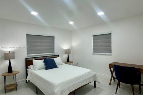 House in Miami, Florida 4 bedrooms, 203.73 sq.m. № 1943670 - photo 21