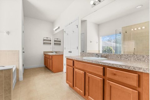 House in Holiday, Florida 3 bedrooms, 161.65 sq.m. № 2145165 - photo 21