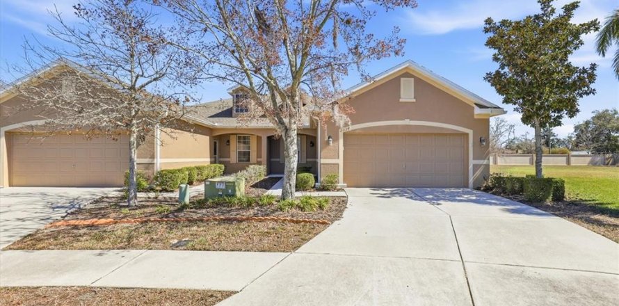 House in Holiday, Florida 3 bedrooms, 161.65 sq.m. № 2145165