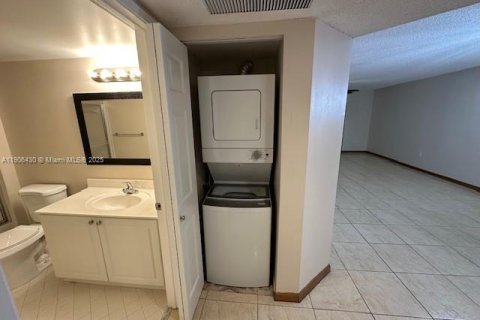 Copropriété à louer à Pembroke Pines, Floride: 2 chambres, 112.13 m2 № 1957177 - photo 11