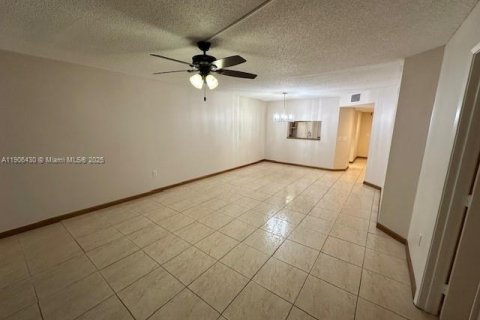 Copropriété à louer à Pembroke Pines, Floride: 2 chambres, 112.13 m2 № 1957177 - photo 5