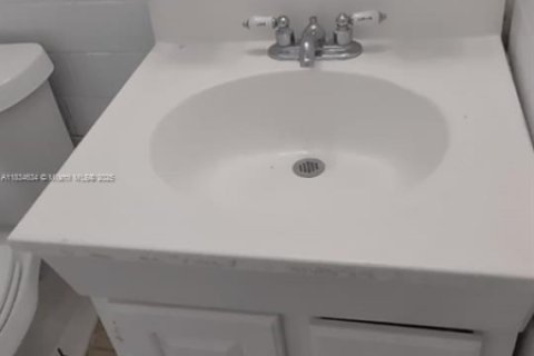 Condominio en alquiler en Fort Lauderdale, Florida, 1 dormitorio, 46.45 m2 № 1816463 - foto 9