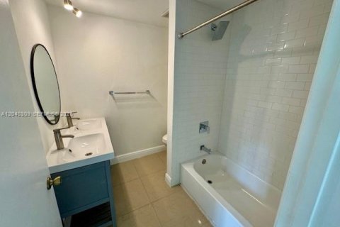 Condo in Fort Lauderdale, Florida, 1 bedroom  № 2086625 - photo 13