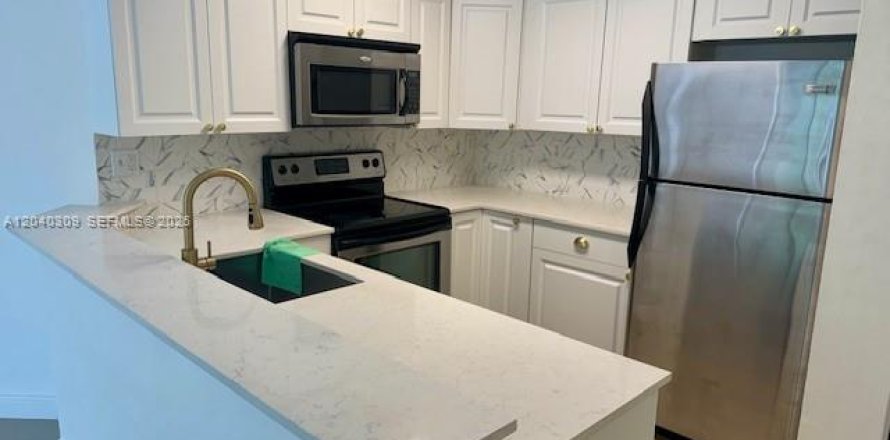 Condo in Fort Lauderdale, Florida, 1 bedroom  № 2086625