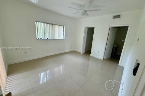Condo in Fort Lauderdale, Florida, 1 bedroom  № 2086625 - photo 12