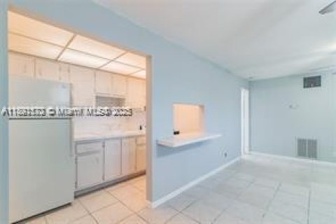 Condominio en alquiler en Plantation, Florida, 1 dormitorio, 40.69 m2 № 1944765 - foto 6