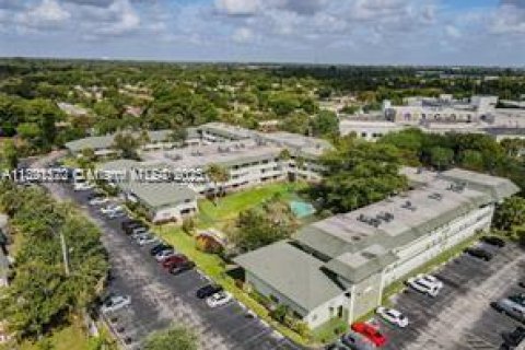 Condominio en alquiler en Plantation, Florida, 1 dormitorio, 40.69 m2 № 1944765 - foto 2