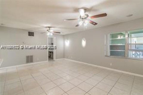 Condominio en alquiler en Plantation, Florida, 1 dormitorio, 40.69 m2 № 1944765 - foto 11