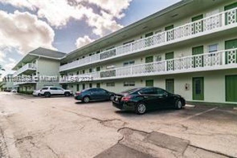 Condominio en alquiler en Plantation, Florida, 1 dormitorio, 40.69 m2 № 1944765 - foto 1