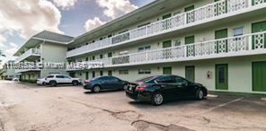 Condominio en Plantation, Florida, 1 dormitorio  № 1944765
