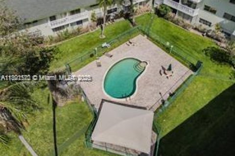 Condominio en alquiler en Plantation, Florida, 1 dormitorio, 40.69 m2 № 1944765 - foto 3