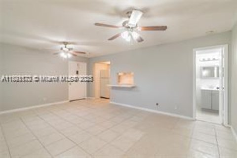 Condominio en alquiler en Plantation, Florida, 1 dormitorio, 40.69 m2 № 1944765 - foto 9