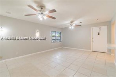 Condominio en alquiler en Plantation, Florida, 1 dormitorio, 40.69 m2 № 1944765 - foto 12