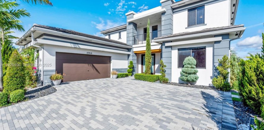 House in Parkland, Florida 5 bedrooms, 397.06 sq.m. № 1986407