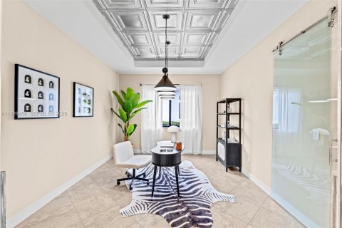 House in Parkland, Florida 5 bedrooms, 397.06 sq.m. № 1986407 - photo 14