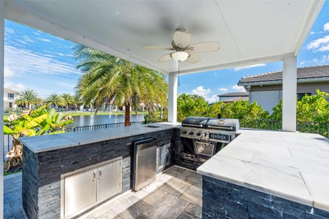 House in Parkland, Florida 5 bedrooms, 397.06 sq.m. № 1986407 - photo 11