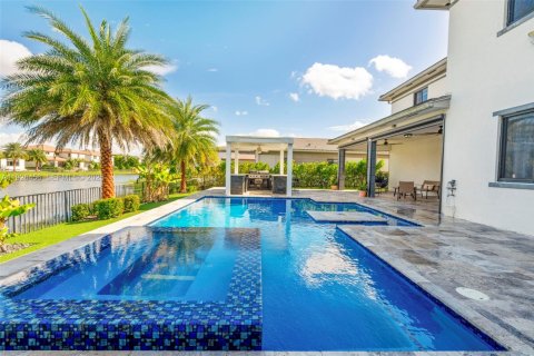 House in Parkland, Florida 5 bedrooms, 397.06 sq.m. № 1986407 - photo 5