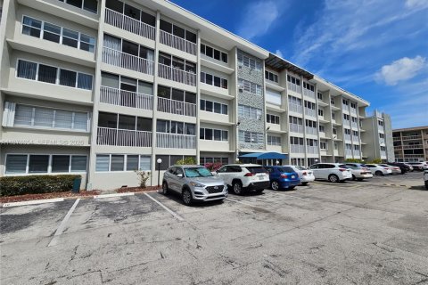 Condominio en venta en Hallandale Beach, Florida, 1 dormitorio, 71.53 m2 № 2040546 - foto 1