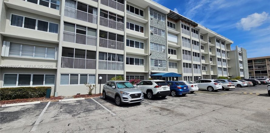 Condominio en Hallandale Beach, Florida, 1 dormitorio  № 2040546