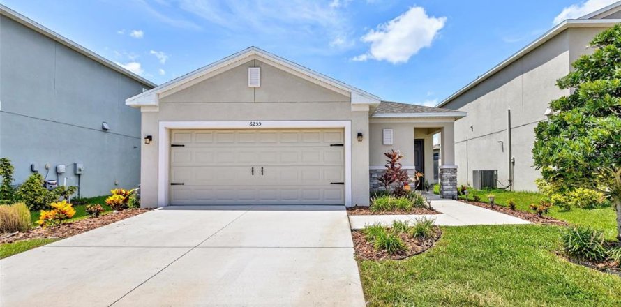 House in Palmetto, Florida 3 bedrooms, 147.9 sq.m. № 2219662