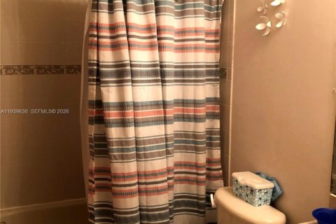 Condo in Doral, Florida, 3 bedrooms  № 1997942 - photo 24