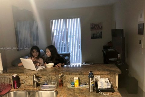 Condo in Doral, Florida, 3 bedrooms  № 1997942 - photo 11