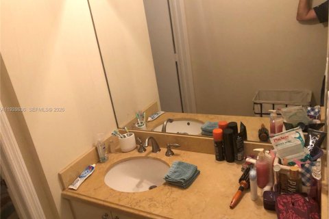 Condo in Doral, Florida, 3 bedrooms  № 1997942 - photo 22