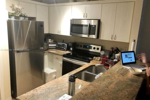 Condo in Doral, Florida, 3 bedrooms  № 1997942 - photo 10