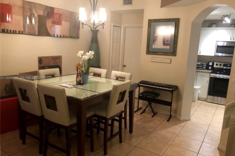 Condo in Doral, Florida, 3 bedrooms  № 1997942 - photo 4