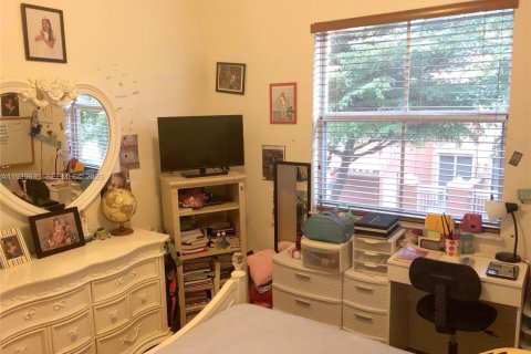 Condo in Doral, Florida, 3 bedrooms  № 1997942 - photo 18