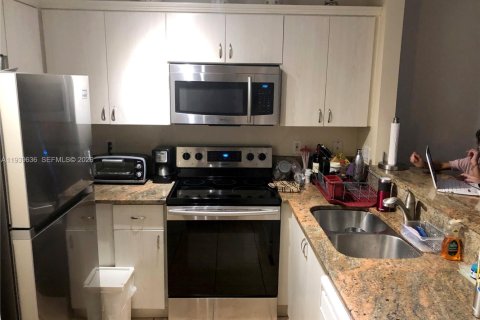 Condo in Doral, Florida, 3 bedrooms  № 1997942 - photo 7