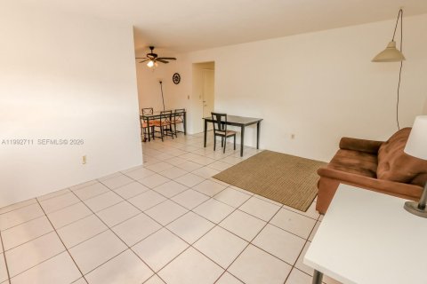Appartement à louer à Coral Gables, Floride: 1 chambre, 64.1 m2 № 2056922 - photo 3