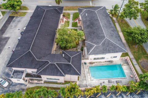 Appartement à louer à Coral Gables, Floride: 1 chambre, 64.1 m2 № 2056922 - photo 2