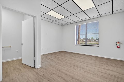 Commercial property in Largo, Florida 3437.38 sq.m. № 2103976 - photo 6