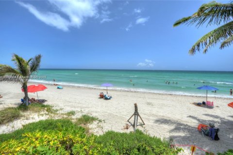 Купить кондоминиум в Халландейл-Бич, Флорида 2 спальни, 115.94м2, № 2018765 - фото 21