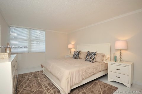 Купить кондоминиум в Халландейл-Бич, Флорида 2 спальни, 115.94м2, № 2018765 - фото 14