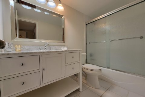 Купить кондоминиум в Халландейл-Бич, Флорида 2 спальни, 115.94м2, № 2018765 - фото 16