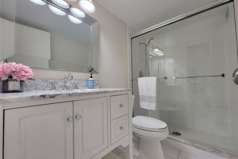Купить кондоминиум в Халландейл-Бич, Флорида 2 спальни, 115.94м2, № 2018765 - фото 18