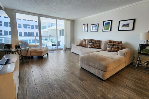 Купить кондоминиум в Халландейл-Бич, Флорида 2 спальни, 115.94м2, № 2018765 - фото 11